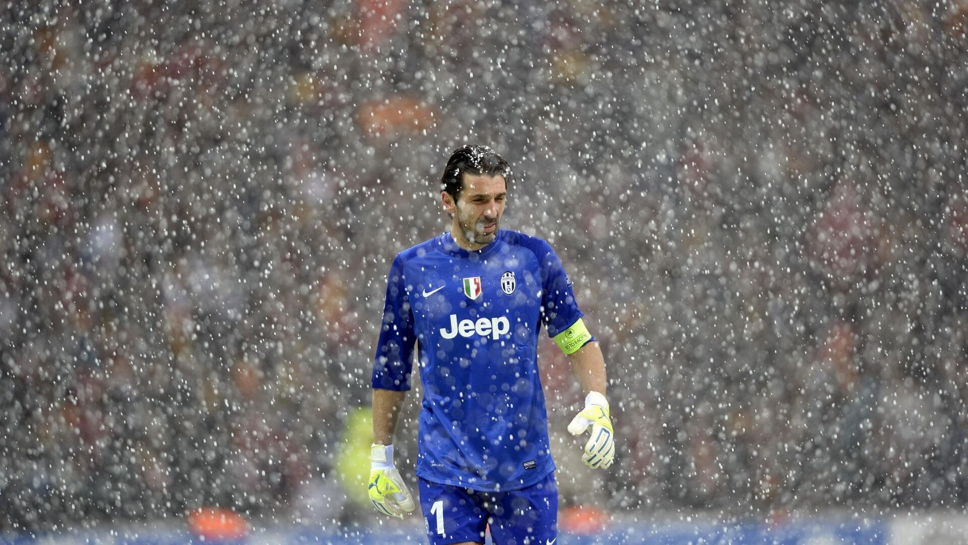 法国泳将打破尘封十年世界纪录 200米自由泳再创人类极限